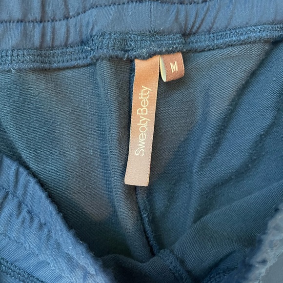 Sweaty Betty Cropped Joggers, Medium - Picture 2 of 5
